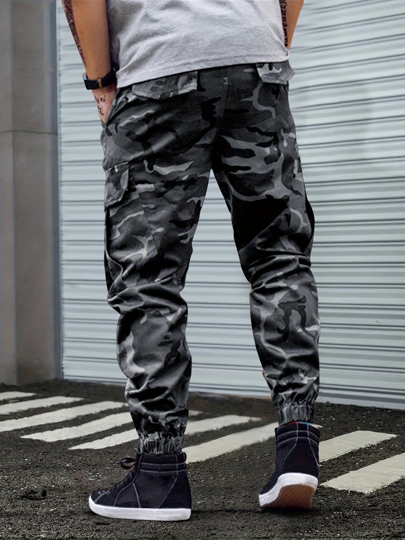Men??s Camouflage Pattern Loose Fit And Cuffed Cargo Pants With Multiple Flap Pockets, Versatile For Street Wear And Outdoors Activities - Image 5