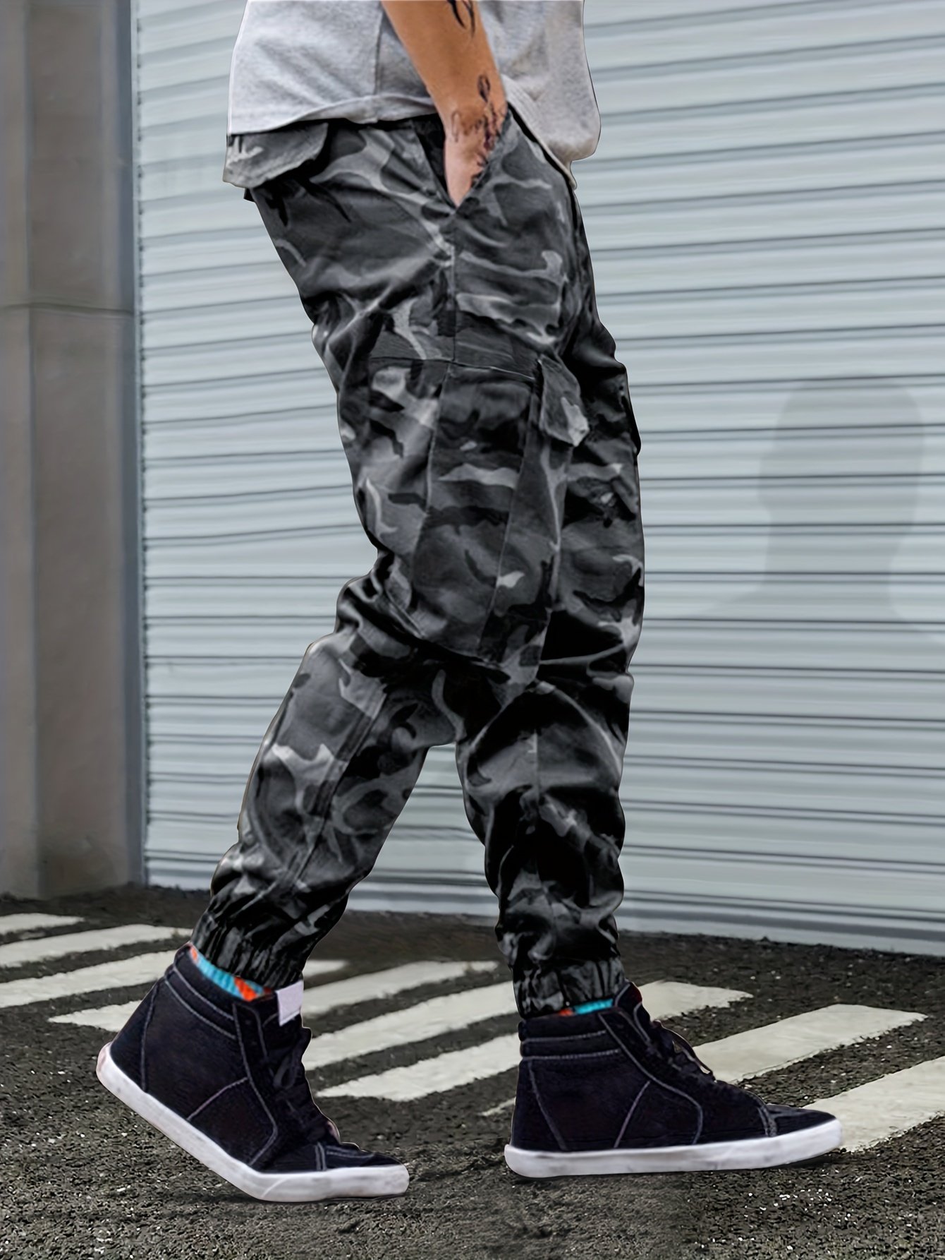 Men??s Camouflage Pattern Loose Fit And Cuffed Cargo Pants With Multiple Flap Pockets, Versatile For Street Wear And Outdoors Activities - Image 6