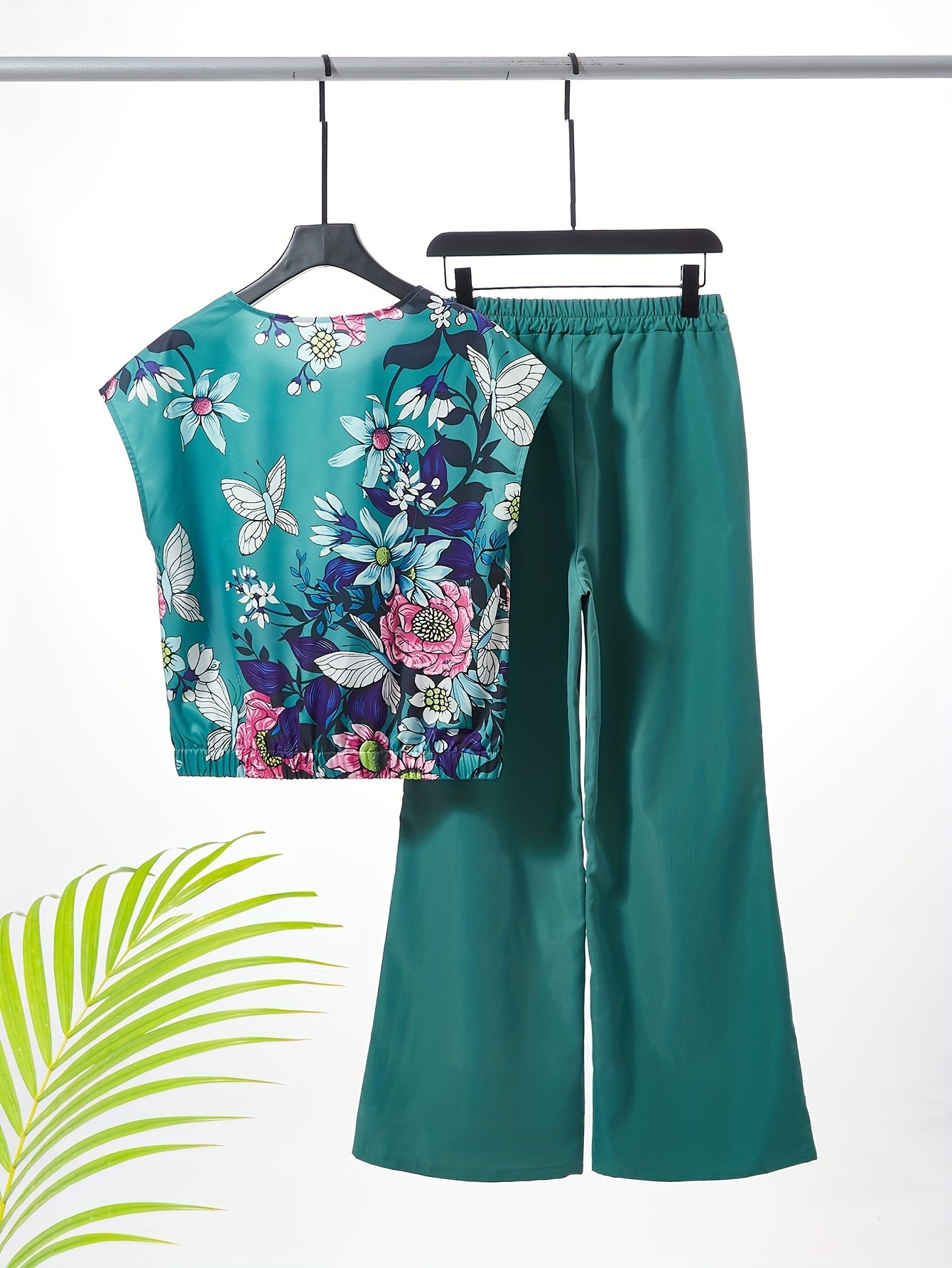 Elegant Two Piece Set, Floral Print Crew Neck Tank Top & Elastic Waist Pocket Pants Outfits For Spring & Summer, Women??s Clothing - Image 3