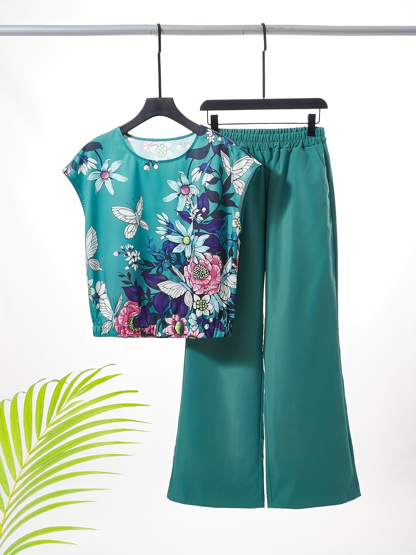 Elegant Two Piece Set, Floral Print Crew Neck Tank Top & Elastic Waist Pocket Pants Outfits For Spring & Summer, Women??s Clothing - Image 4